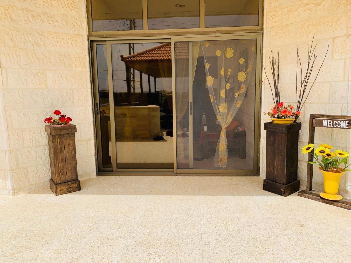 Laura'S Modern Villa Мадаба Екстер'єр фото