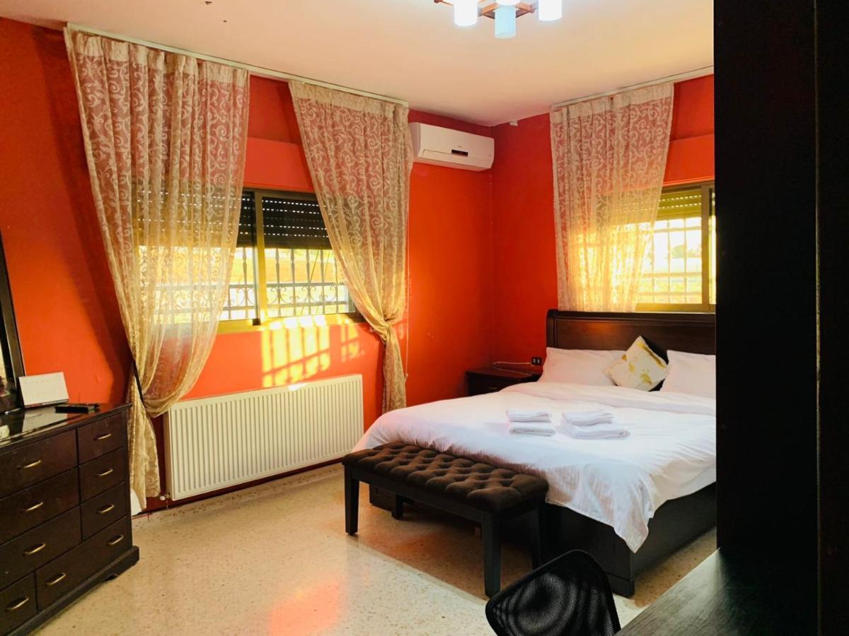 Laura'S Modern Villa Мадаба Екстер'єр фото